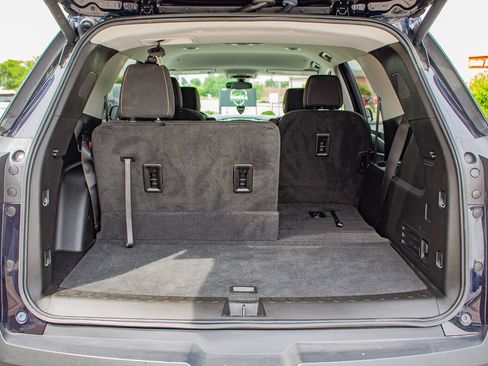 Used 2020 Chevrolet Traverse LT FWD image 17