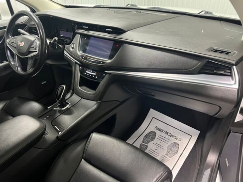 Used 2019 Cadillac XT5 Luxury w/ LPO, Black Ice Package image 3