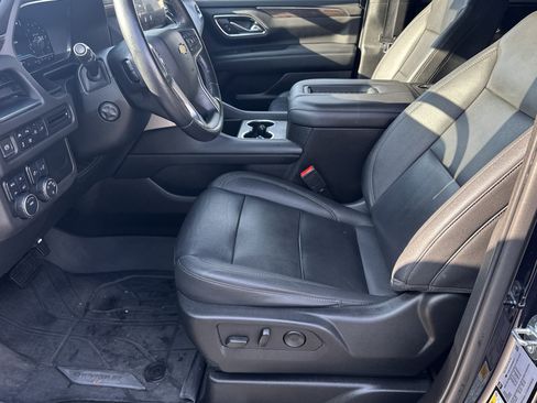 Used 2022 Chevrolet Suburban LT w/ Luxury Package image 9