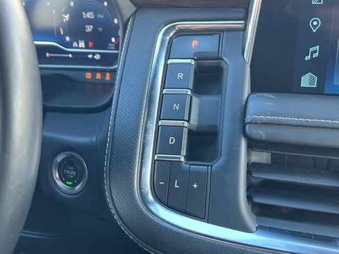 Used 2023 Chevrolet Suburban Premier AWD/4WD image 31