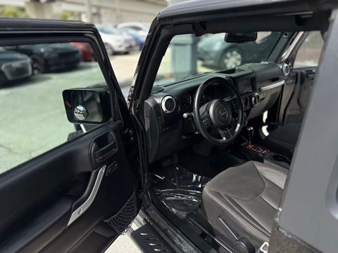 Used 2016 Jeep Wrangler Rubicon w/ Power Convenience Group image 17