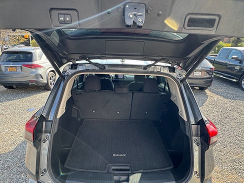 Used 2025 Nissan Rogue SV image 15