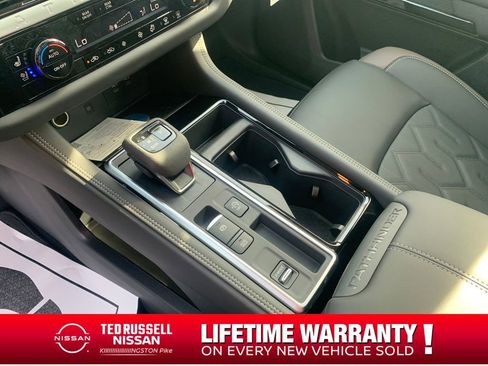 New 2026 Nissan Pathfinder Platinum image 24