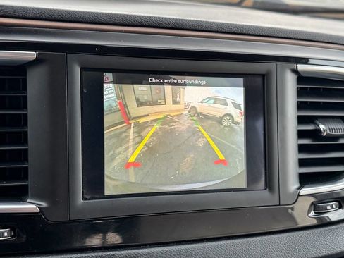 Used 2019 Chrysler Pacifica Touring-L image 30