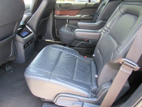 Used 2023 Lincoln Navigator Reserve AWD/4WD image 16