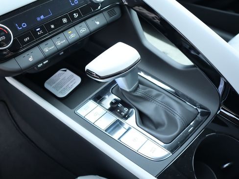 New 2026 Hyundai Elantra Limited FWD image 9