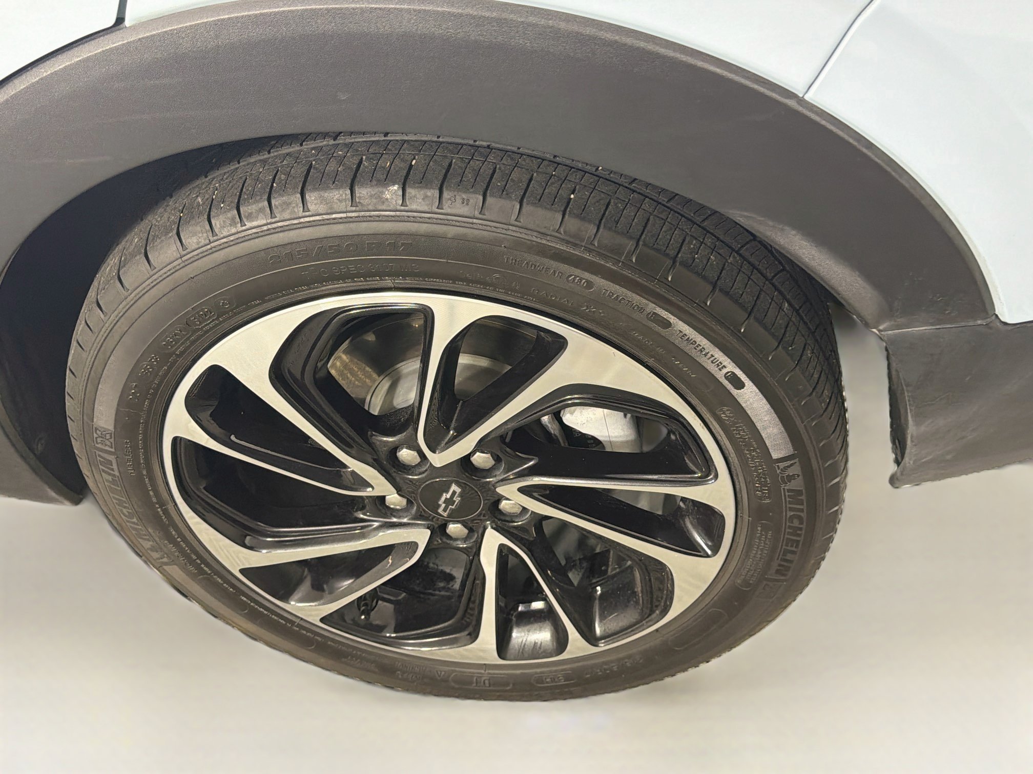 Used 2023 Chevrolet Bolt EUV Premier w/ Sun & Sound Package FWD image 11