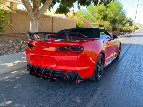 Used 2019 Chevrolet Camaro LT RWD image 4