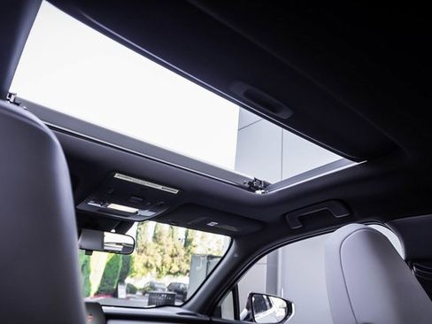 Used 2019 Lexus UX 200 image 21