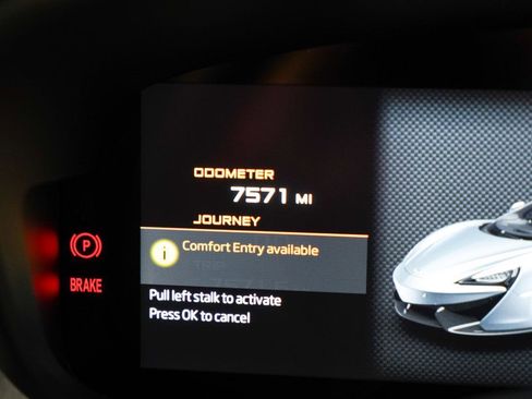 Used 2018 McLaren 570S Spider image 40