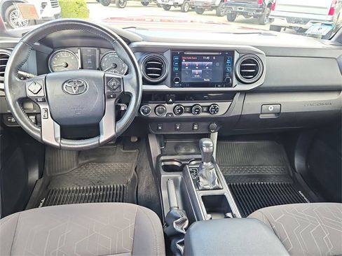 Used 2017 Toyota Tacoma TRD Sport image 7