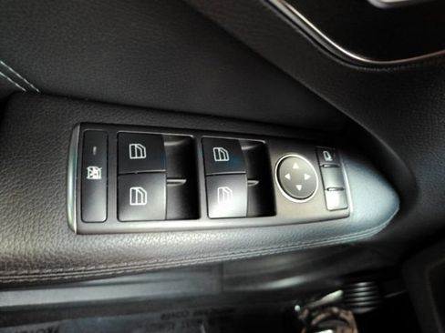 Used 2014 Mercedes-Benz E 250 BlueTEC Sedan image 35