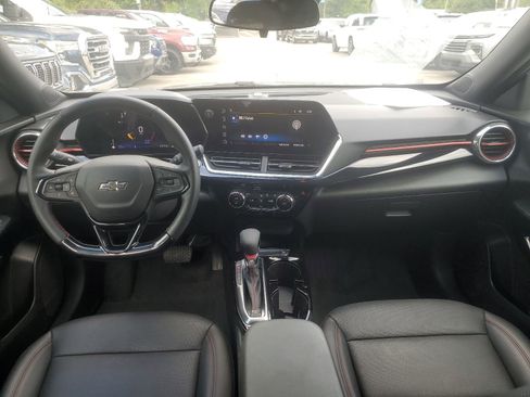 Used 2025 Chevrolet Trax RS w/ Sunroof Package FWD image 10