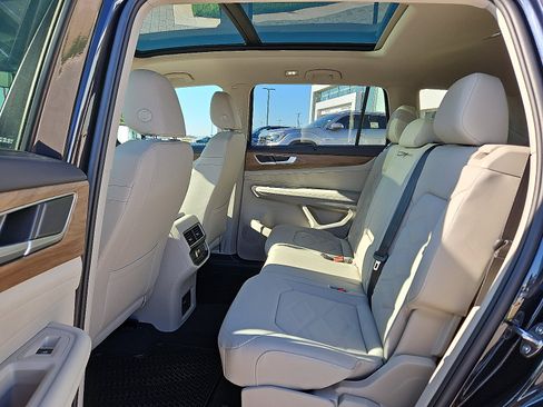 New 2026 Volkswagen Atlas SE image 11