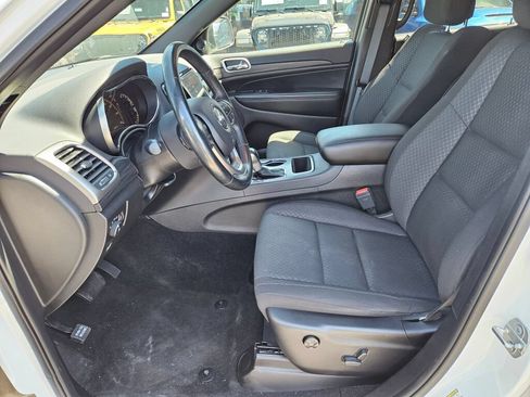 Used 2021 Jeep Grand Cherokee Laredo w/ Protech Group AWD/4WD image 18