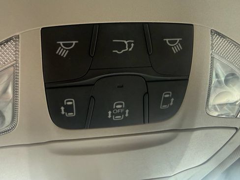 Used 2023 Chrysler Voyager LX FWD image 39