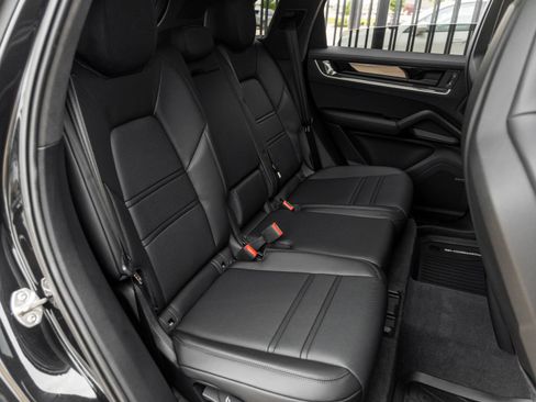 New 2025 Porsche Cayenne Turbo AWD/4WD image 41