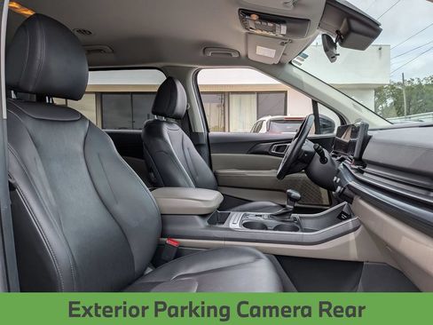 Used 2025 Kia Carnival FWD image 30