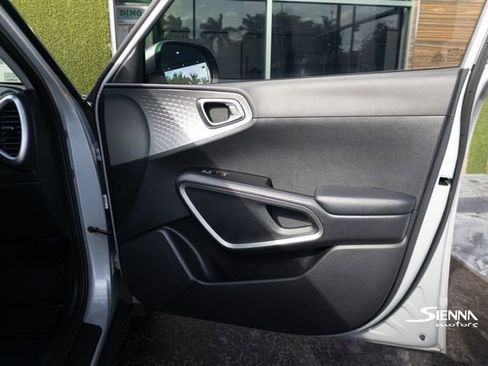 Used 2020 Kia Soul LX image 21