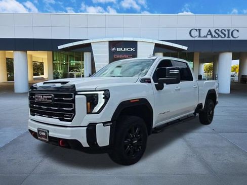 Used 2025 GMC Sierra 2500 AT4 AWD/4WD image 3