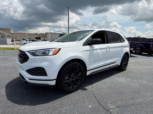 Used 2023 Ford Edge SE w/ Black Appearance Package AWD/4WD image 3
