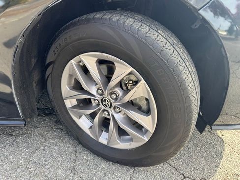 Used 2021 Toyota Sienna XLE w/ XLE Plus Package image 41