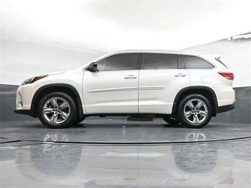 Used 2017 Toyota Highlander Limited image 42