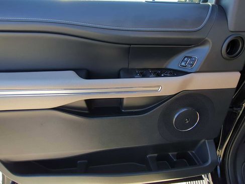 Used 2023 Ford Expedition Max Limited image 10