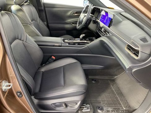 Used 2025 Toyota Crown Signia AWD/4WD image 11
