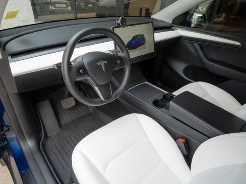 Used 2023 Tesla Model Y Long Range AWD/4WD image 9