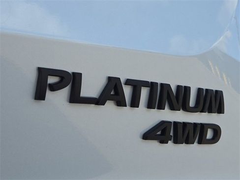 New 2025 Nissan Pathfinder Platinum image 28