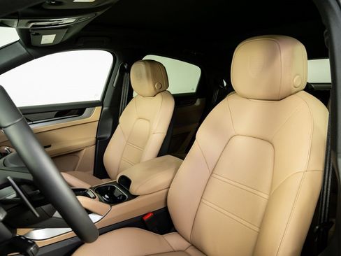 New 2026 Porsche Cayenne Coupe image 5