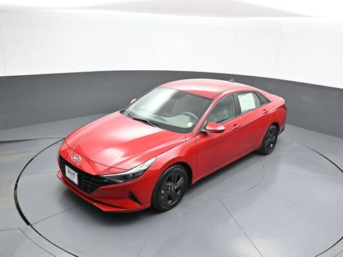 Certified 2023 Hyundai Elantra SEL FWD image 33