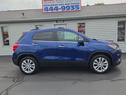 Used 2017 Chevrolet Trax Premier w/ Driver Confidence II Package AWD/4WD image 2