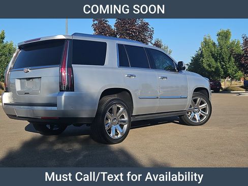 Used 2019 Cadillac Escalade Premium Luxury AWD/4WD image 4
