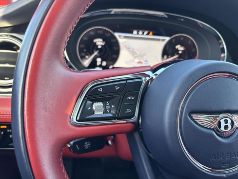 Used 2022 Bentley Bentayga image 20
