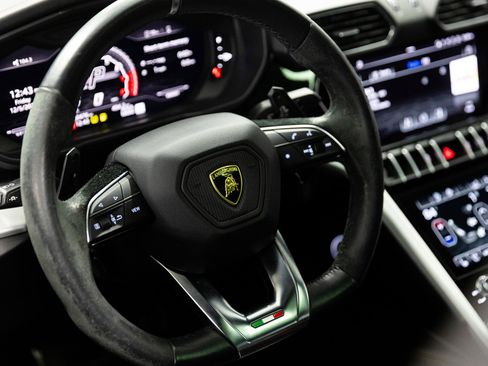 Used 2021 Lamborghini Urus image 22