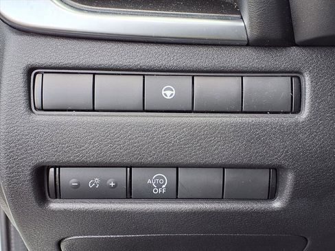 Certified 2023 Nissan Rogue SV image 18