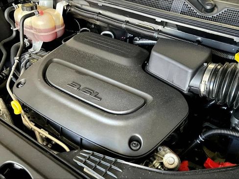 Used 2023 Chrysler Pacifica Touring-L FWD image 31