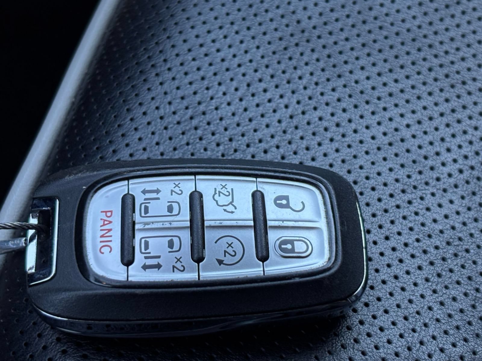 Used 2025 Chrysler Pacifica Limited FWD image 21