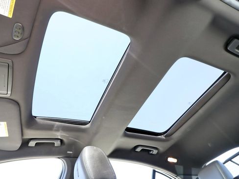 Used 2010 Lincoln MKS image 24