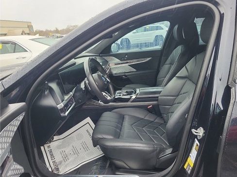 Used 2023 BMW i7 xDrive60 AWD/4WD image 3
