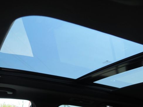 Used 2025 Cadillac XT6 Sport w/ Technology Package image 12