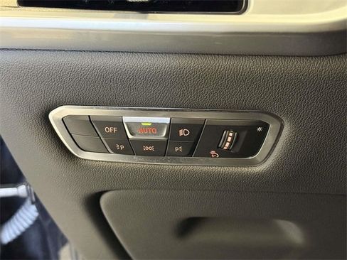 Used 2023 BMW X7 xDrive40i w/ M Sport Package image 28