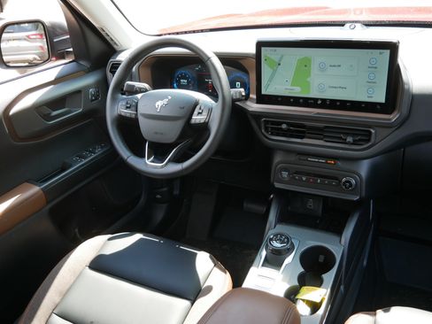 Used 2025 Ford Bronco Sport Outer Banks w/ Outer Banks Tech Package+ AWD/4WD image 9