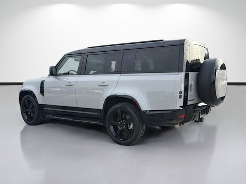 New 2026 Land Rover Defender 130 X-Dynamic SE AWD/4WD image 3