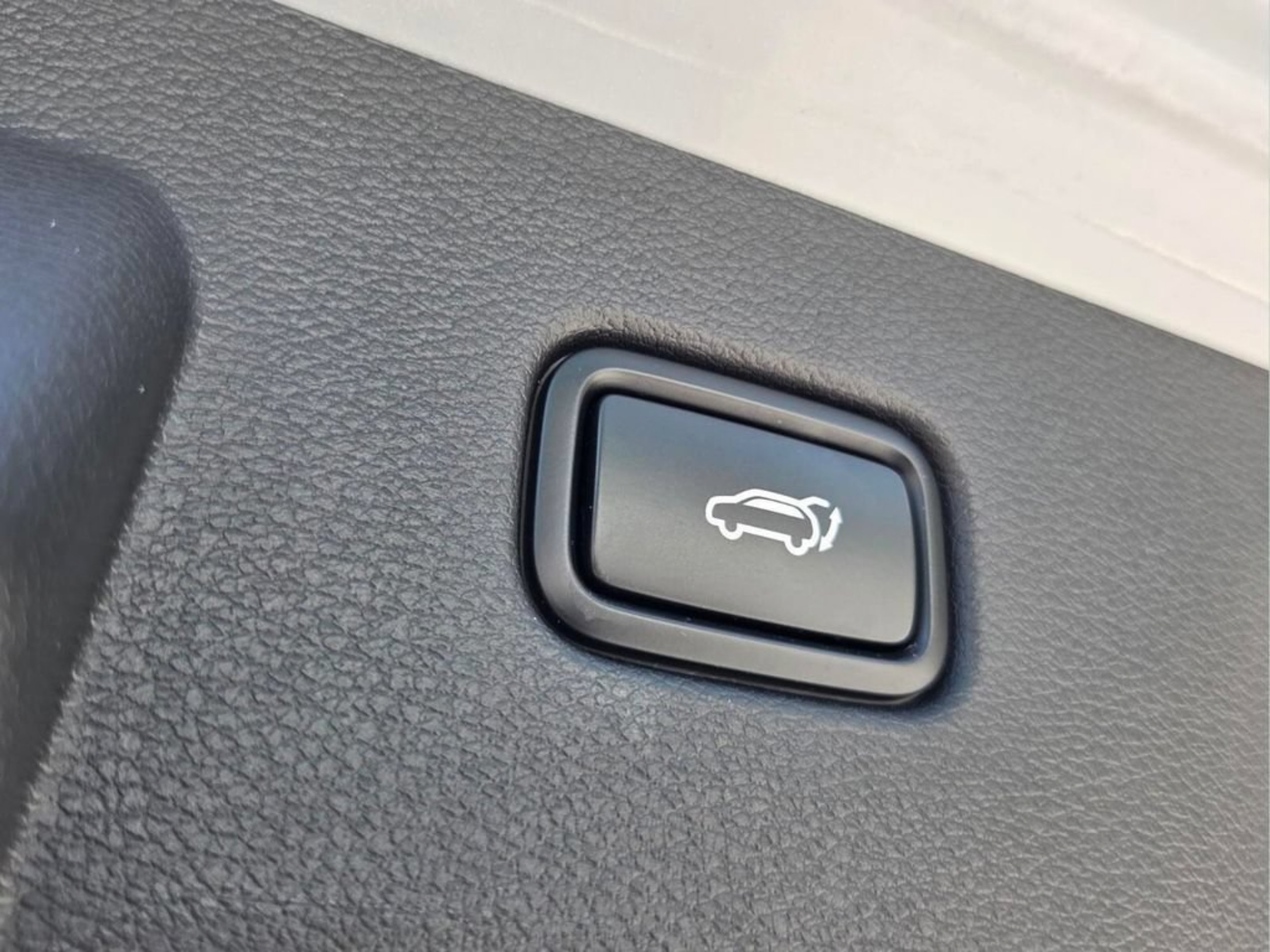 Certified 2025 Kia Sportage SX AWD/4WD image 17