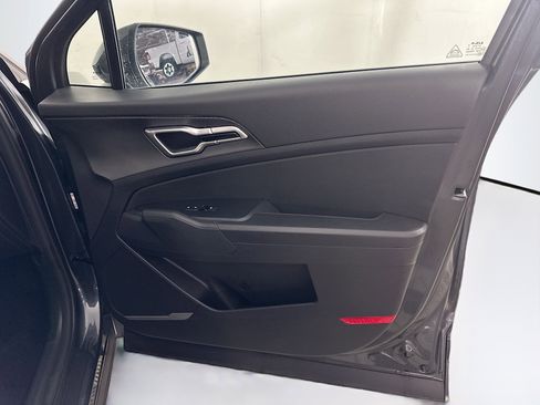 Used 2025 Kia Sportage LX FWD image 30
