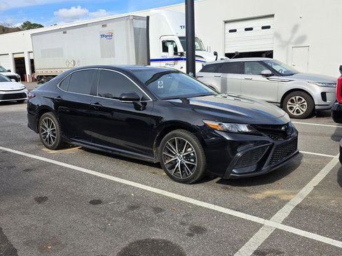 Certified 2024 Toyota Camry SE image 1