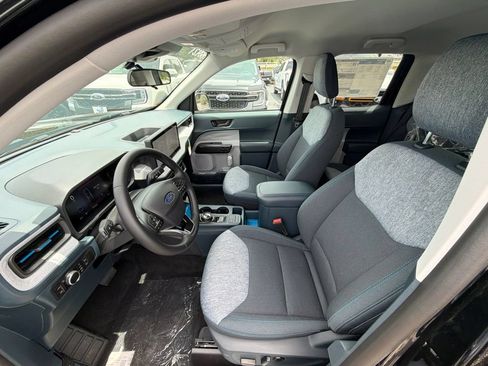 New 2026 Ford Maverick XLT w/ XLT Luxury Package FWD image 9